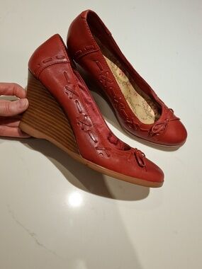 Red Leather Blanket-stitch Bow Detail Wooden Ballerina Wedge Heels (US 8)